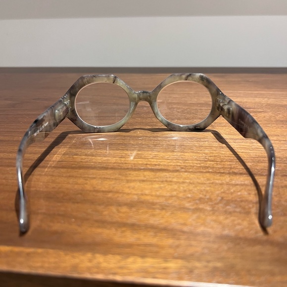 Readers 2.50 fun quirky style. - Picture 4 of 4